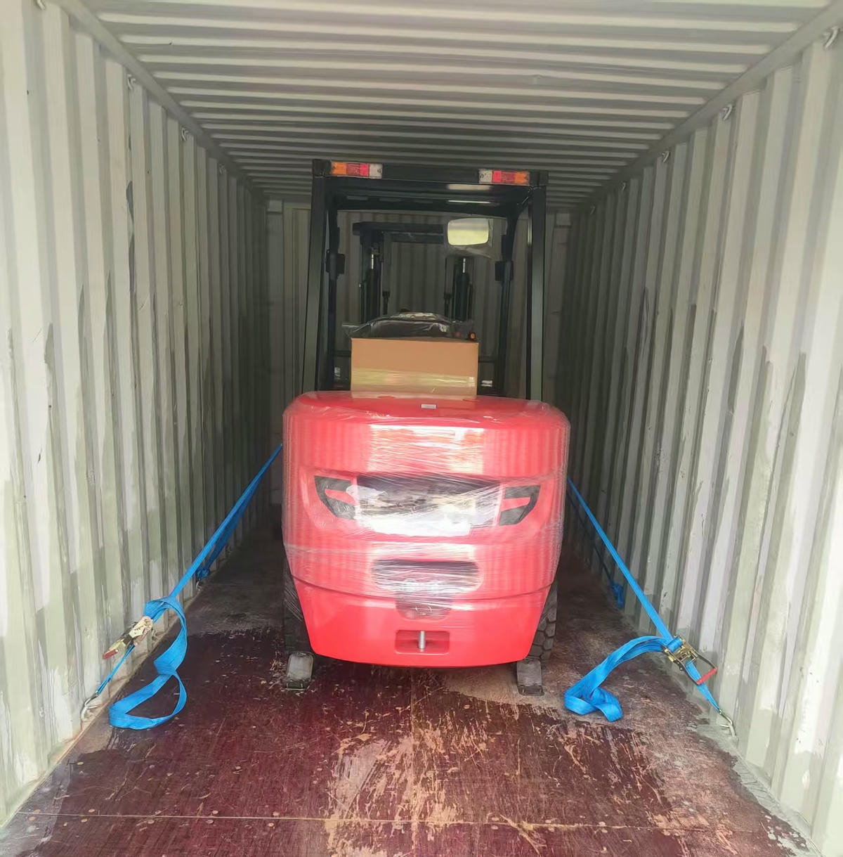 Foto de envío de carretilla elevadora diésel